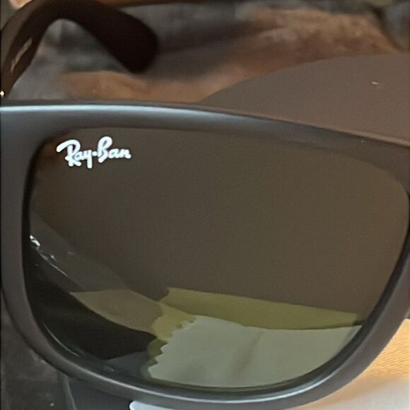 New Ray-Ban Sunglasses with Black Frames Green G-15 Lenses - Picture 2 of 10